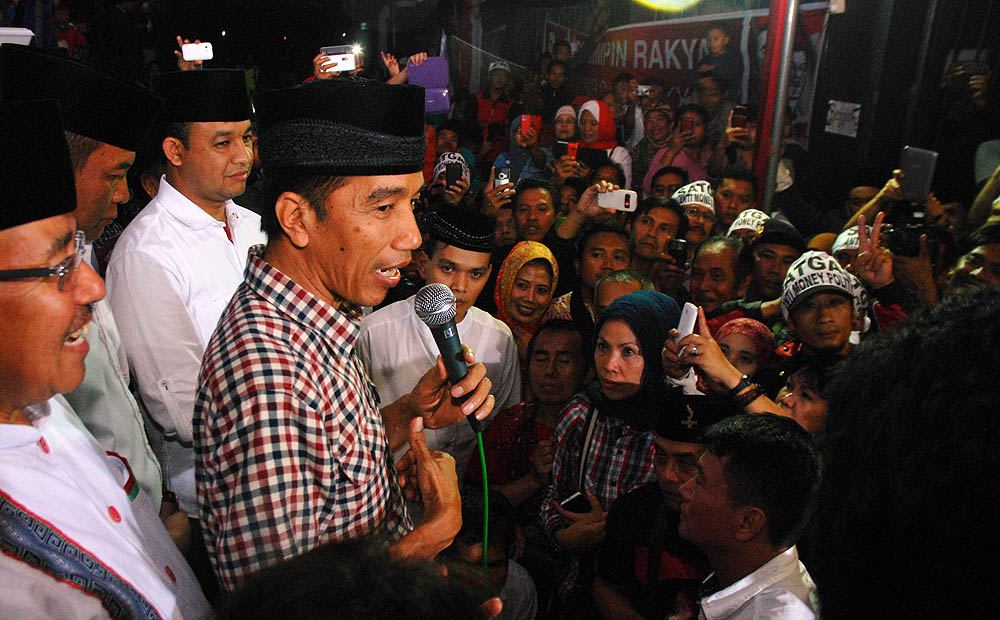 Indonesian presidential candidate Joko Widodo speaks to supporters as he campaigns in Batujajar, West Java on Wednesday. Photo: AFP