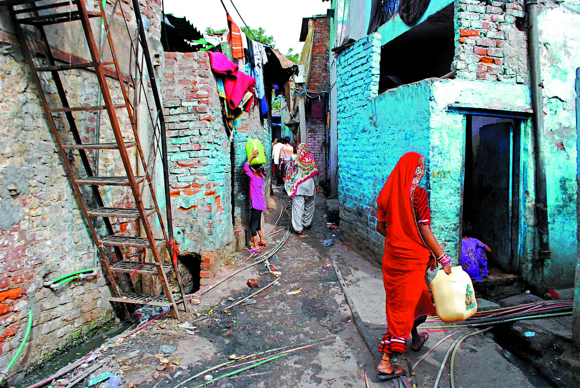 Kathputli Colony, New Delhi. Photos: Bibek Bhandari; AFP