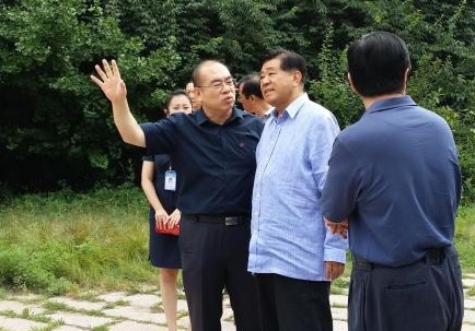 Jia Qinglin (right) at a Hebei tourist spot. Photo: SCMP Pictures