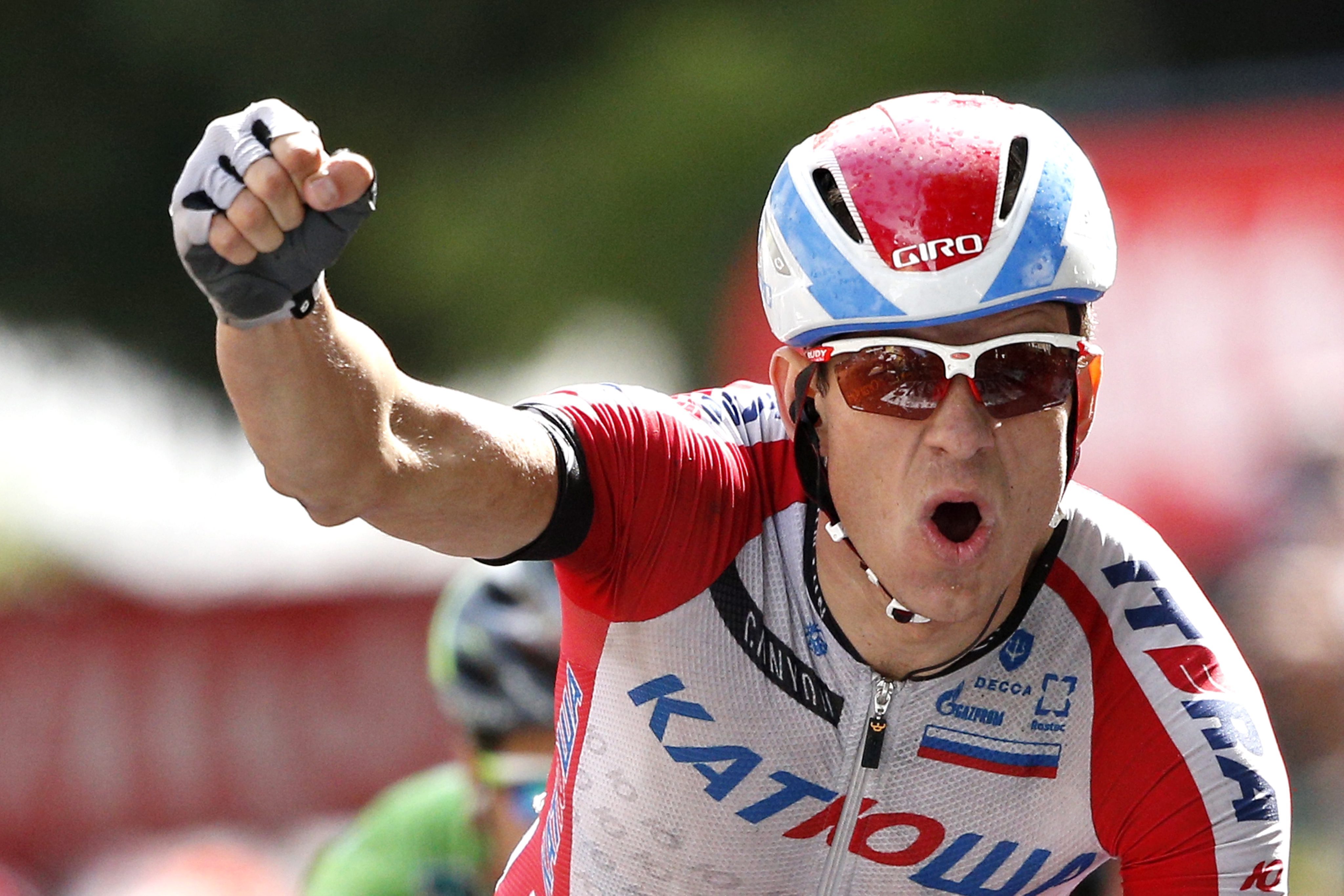 Katusha team rider Alexander Kristoff of Norway celebrates as he crosses the finish to win the 15th stage over 222km from Tallard to Nimes. Photo: EPA