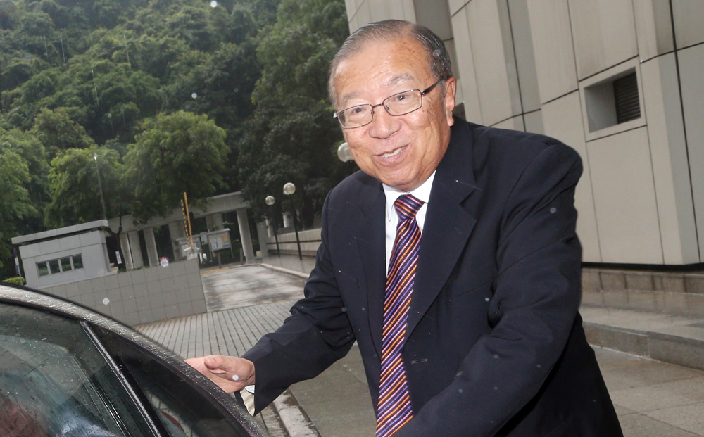 Charles Lee was testifying for the second day in the top-level corruption trial involving Hui, a former chief secretary, and SHKP co-chairmen Thomas Kwok Ping-kwong and Raymond Kwok Ping-luen.