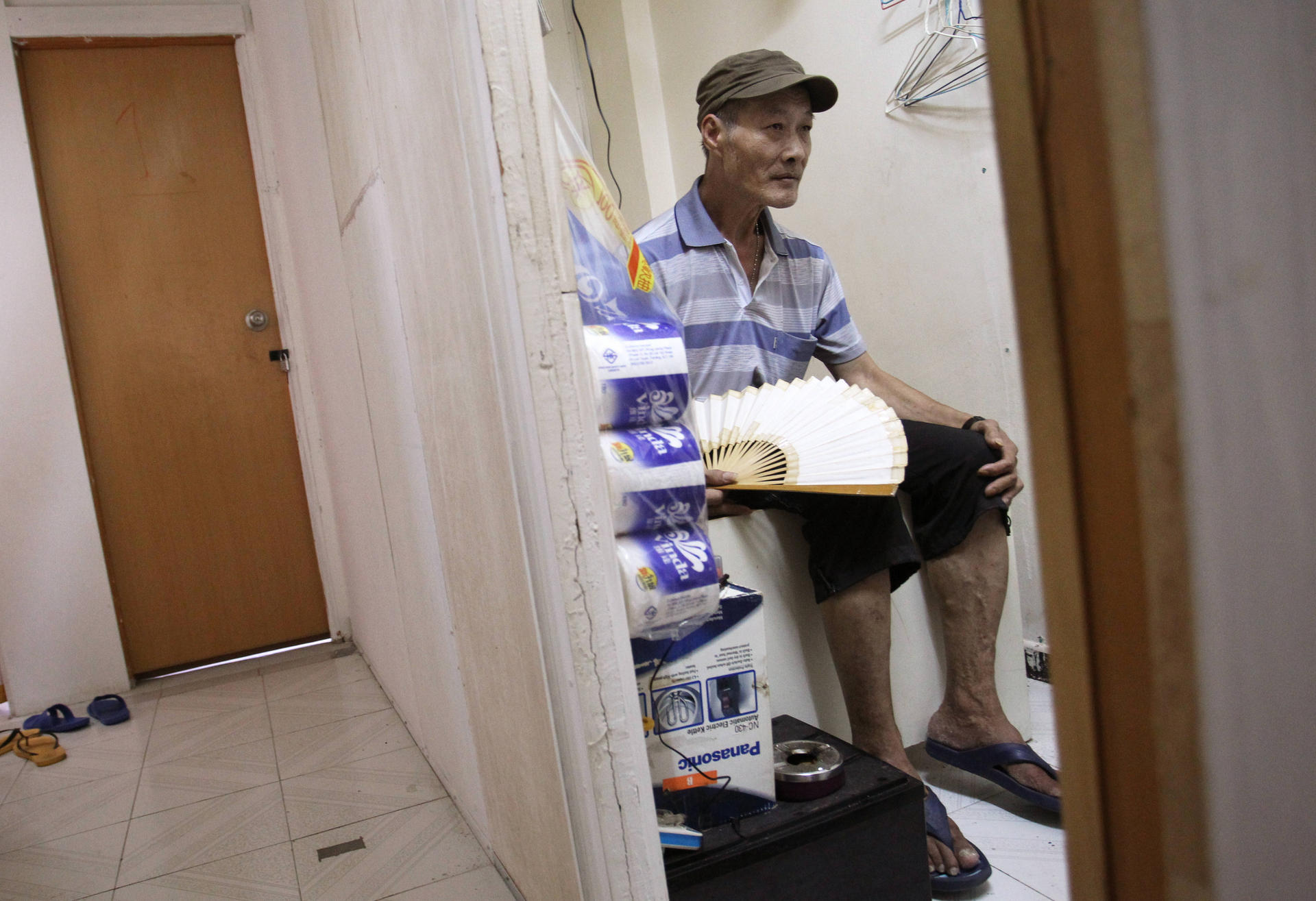 Welfare recipient Yeung Suan says the government should increase subsidies. Photo: Dickson Lee