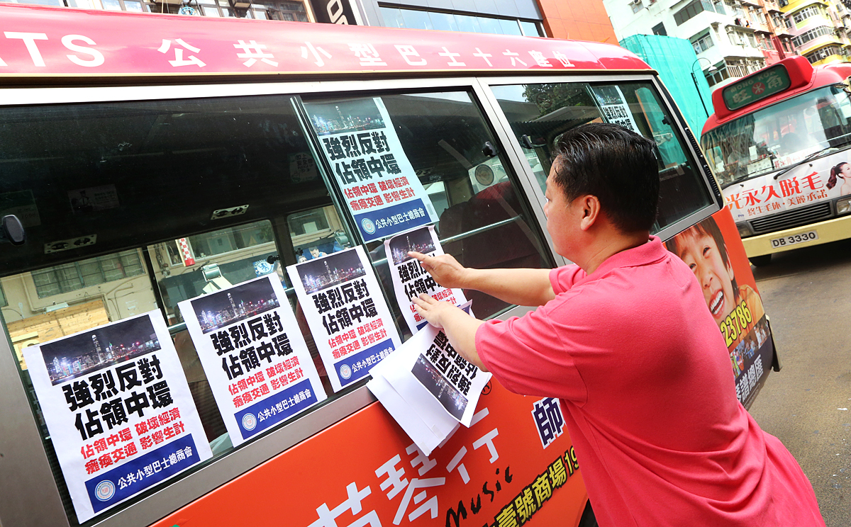 Minibus drivers attach anti-Occupy posters to their vehicles during Tuesday's protest in Mong Kok. Photo: David Wong