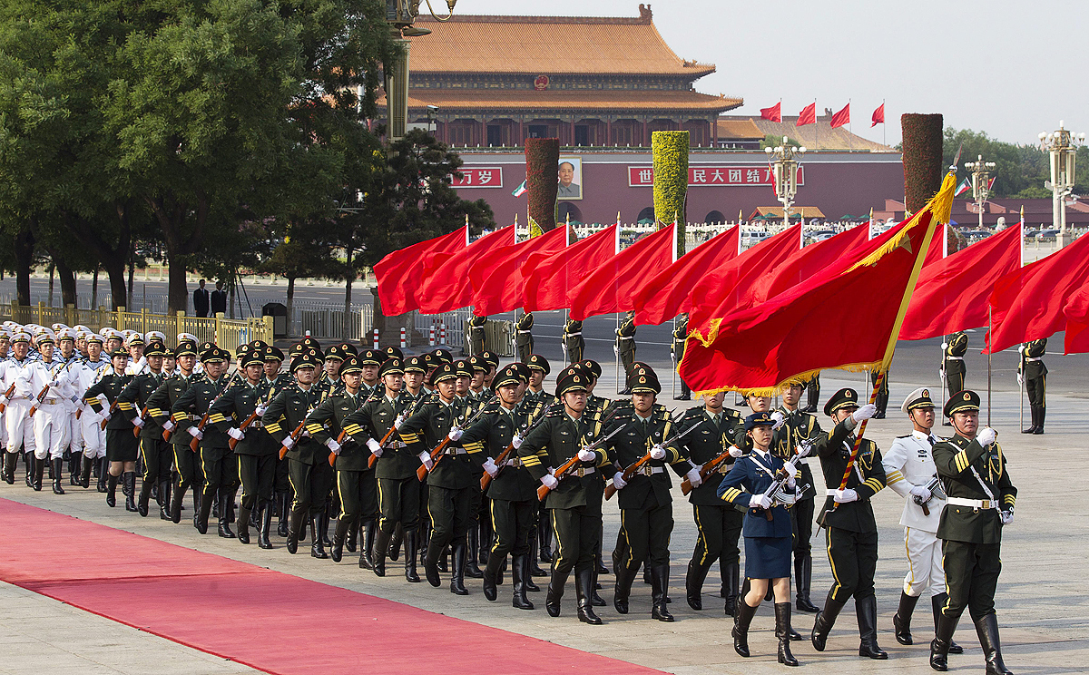 People's Liberation Army honor guards march after an official welcoming ceremony at the Great Hall of the People, Tiananmen Square, Beijing. Photo: EPA