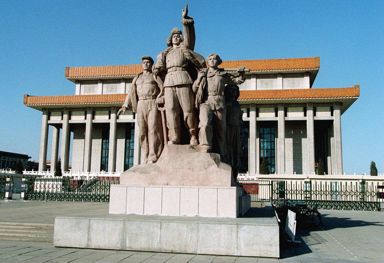 A workers' statue outside the Mao mausoleum in Tiananmen Square.The Dogdepicts the problems of ordinary Chinese citizens in eight short stories.
