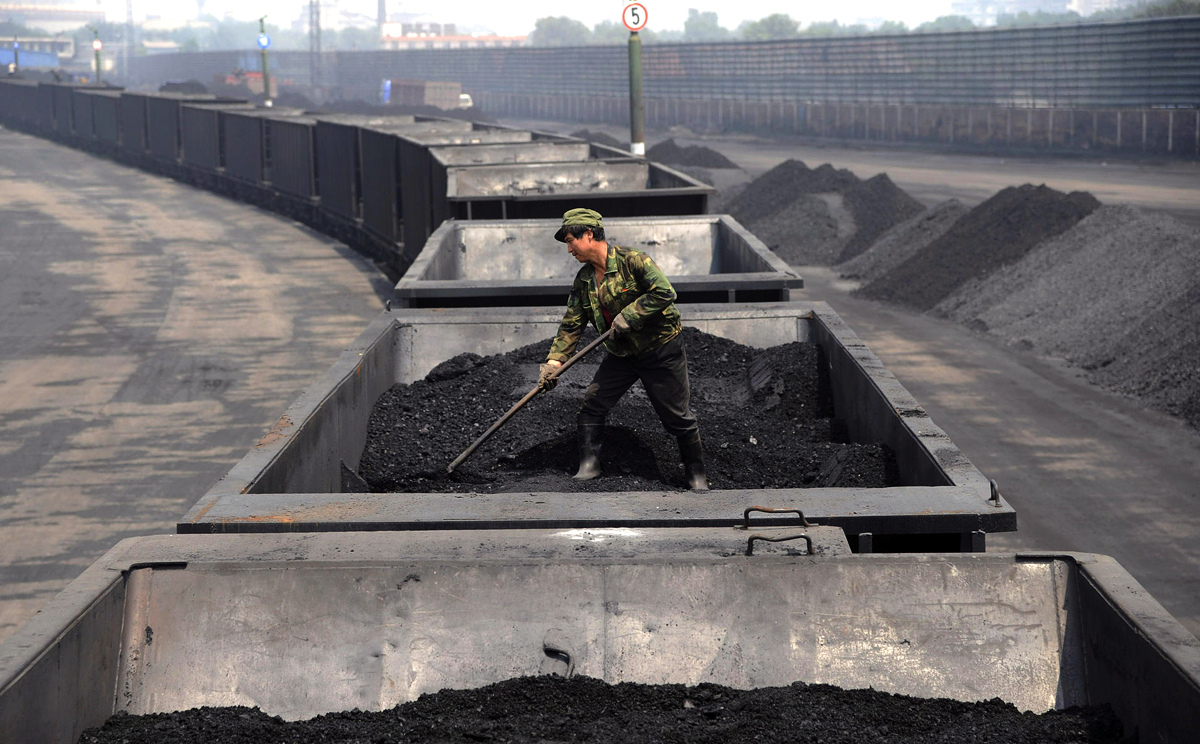 China Shenhua Energy will cut its coal sales ant output targets. Photo: AP