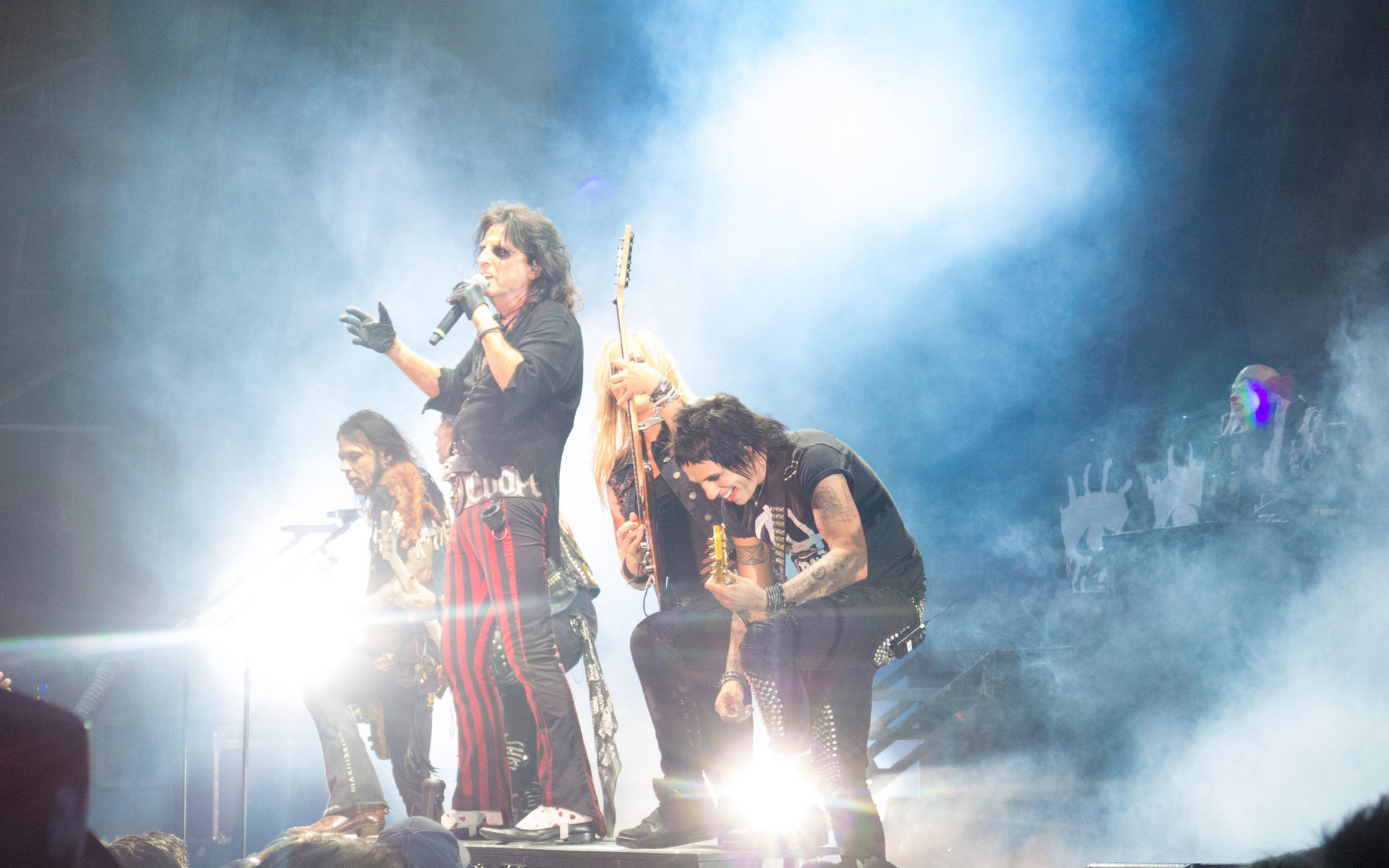 One last time: Alice Cooper (with microphone) opens for Mötley Crüe at the Hollywood Bowl on their final tour. Photos: Corbis, Redferns