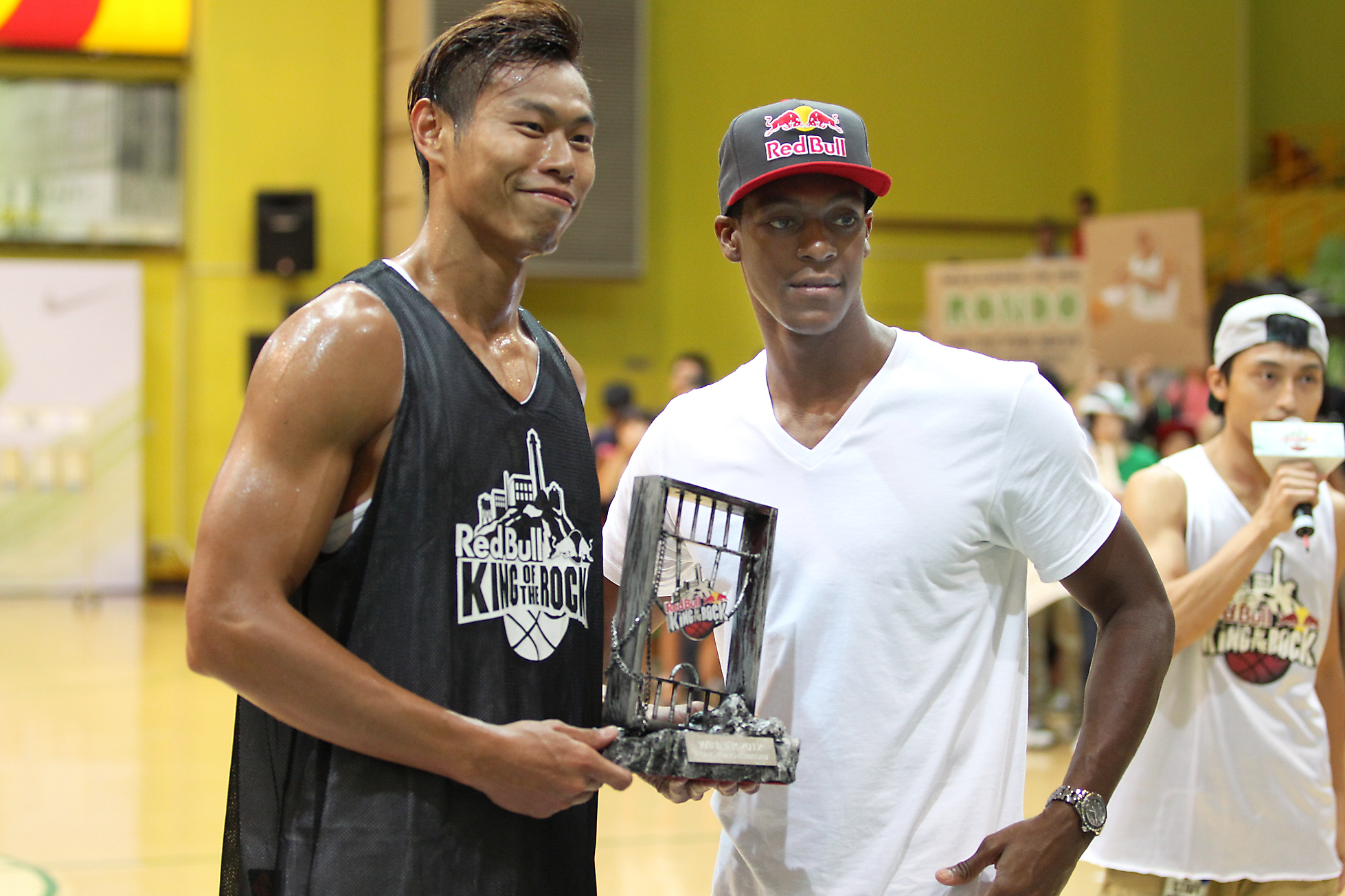 Fong Shing-yee (left) with Celtics star Rajon Rondo, doesn't think the local league is going anywhere. Photo: K. Y. Cheng