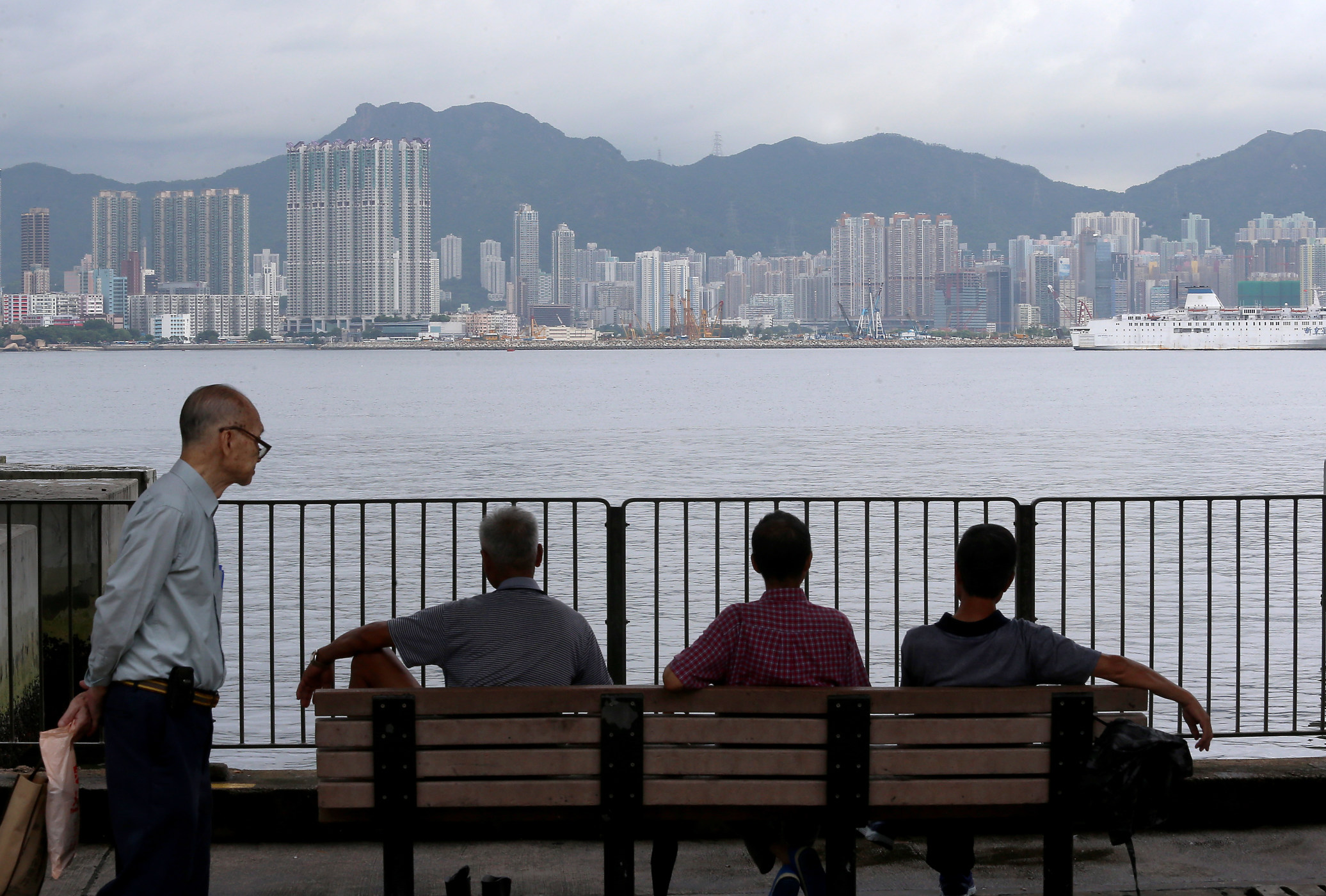 Many elderly Hongkongers face a difficult retirement with 43.5 per cent of the city's population aged 65 and over living below the poverty line last year. Photo: K.Y. Cheng
