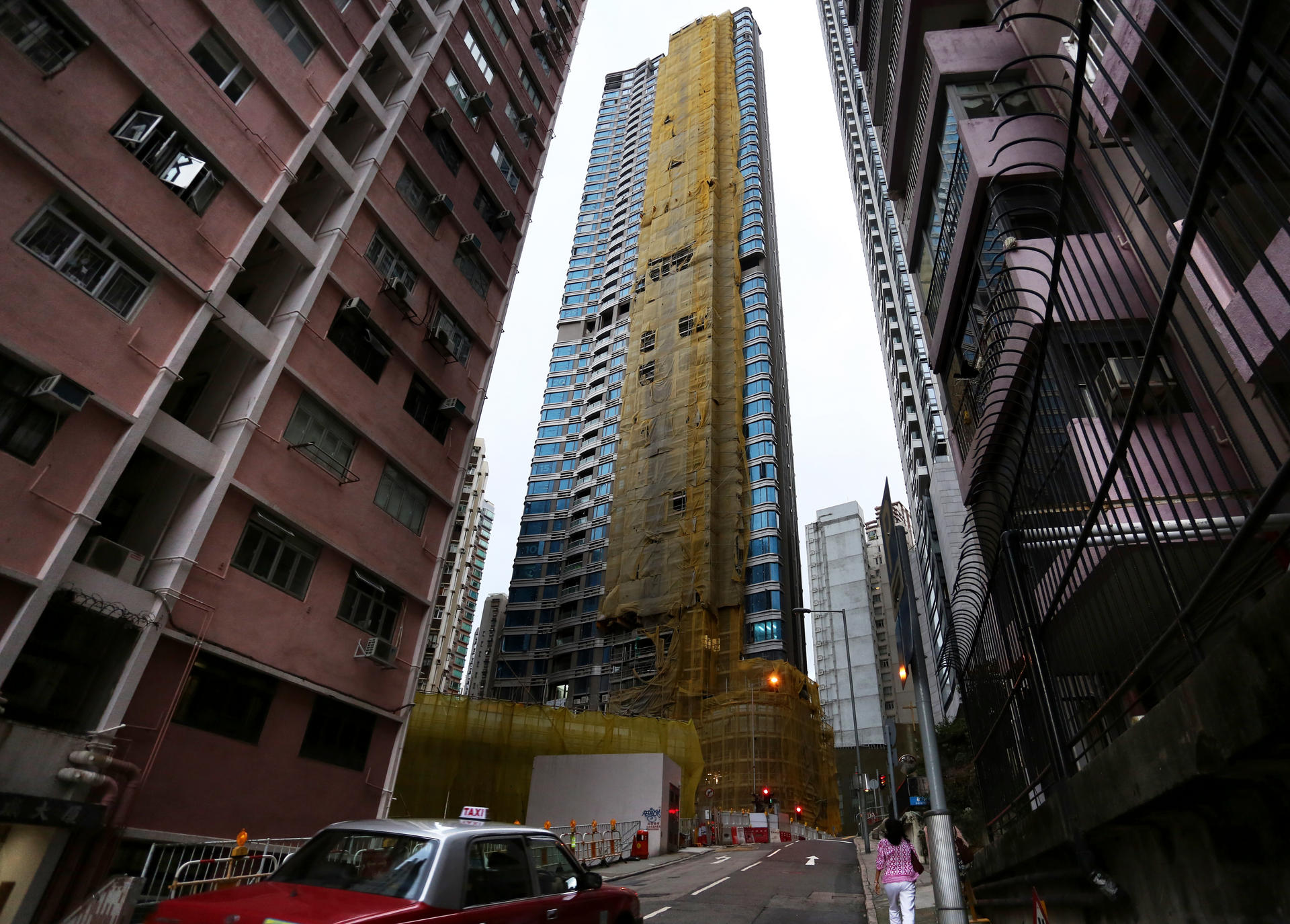 Swire Properties priced Arezzo up to 17 per cent lower than two adjacent towers it launched a year ago. Photo: Jonathan Wong