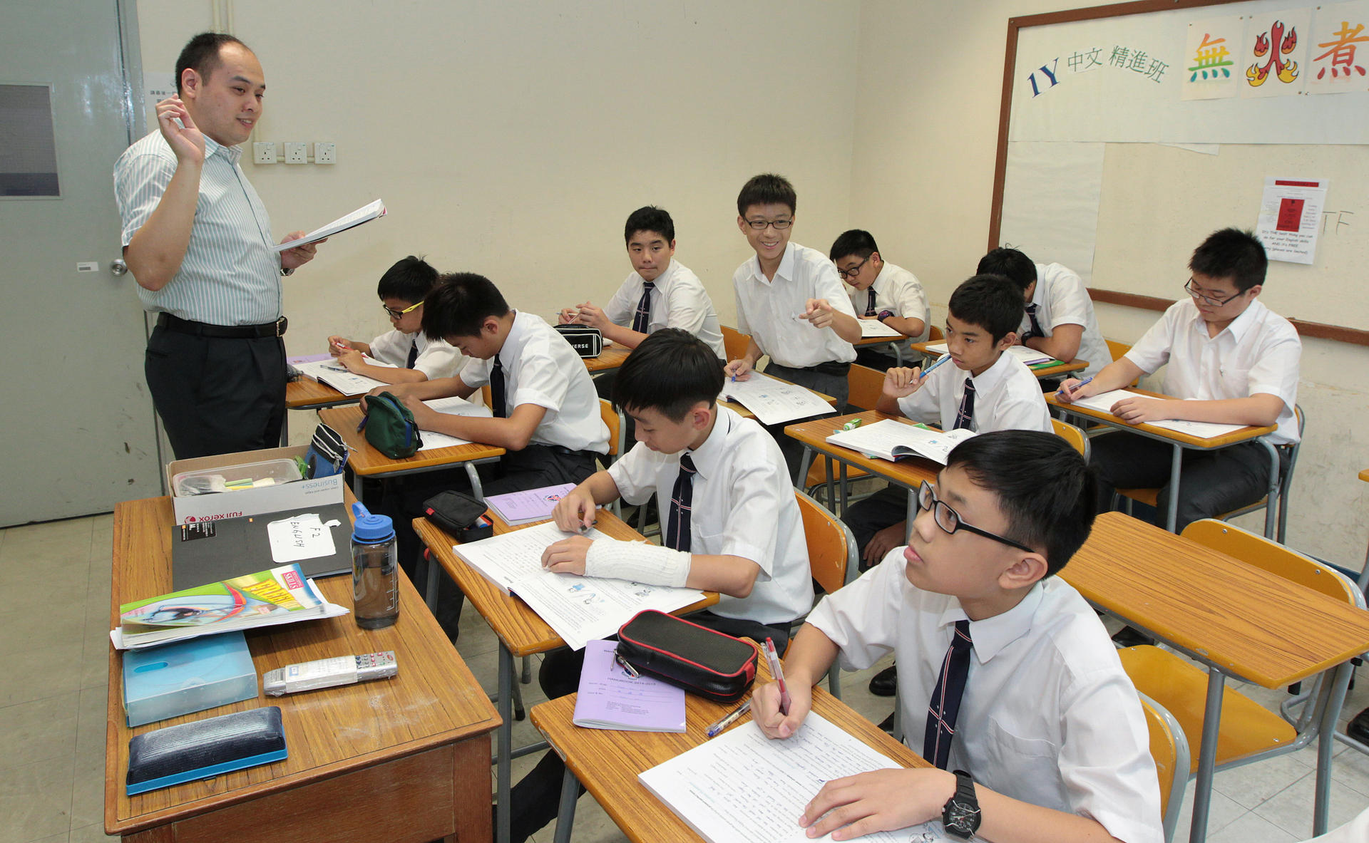 Eric Chung leads a class of 12 students at Wah Yan College. Small-class teaching allows for greater teamwork and more student interaction, experts say. Photo: Bruce Yan
