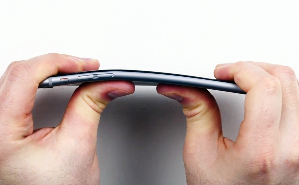 An iPhone 6 succumbs to the "bend test". Photo: SCMP Pictures
