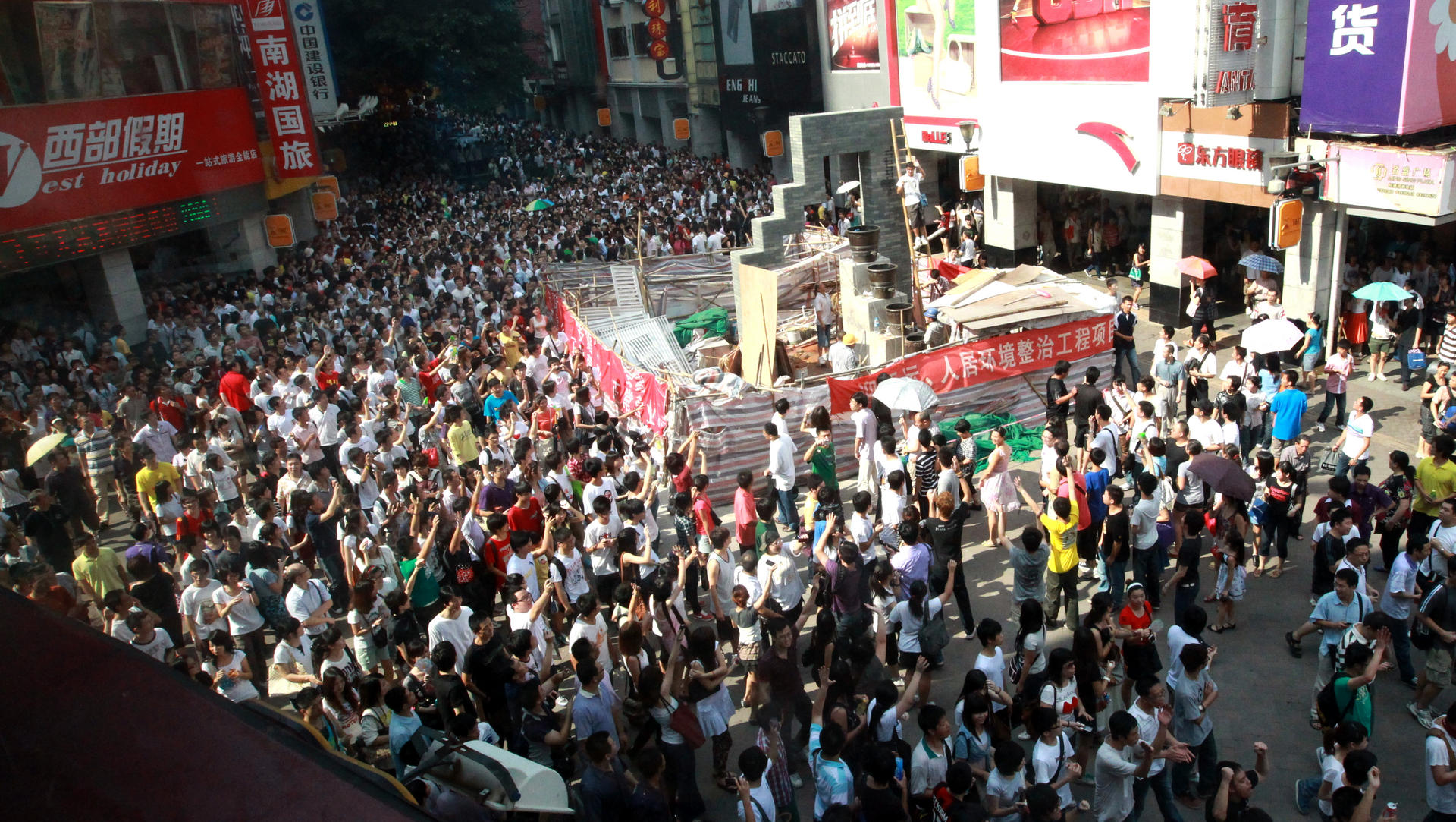 Protesters defend Cantonese at a rally in Guangzhou in 2010. Photos: SCMP; Cecilie Gamst Berg
