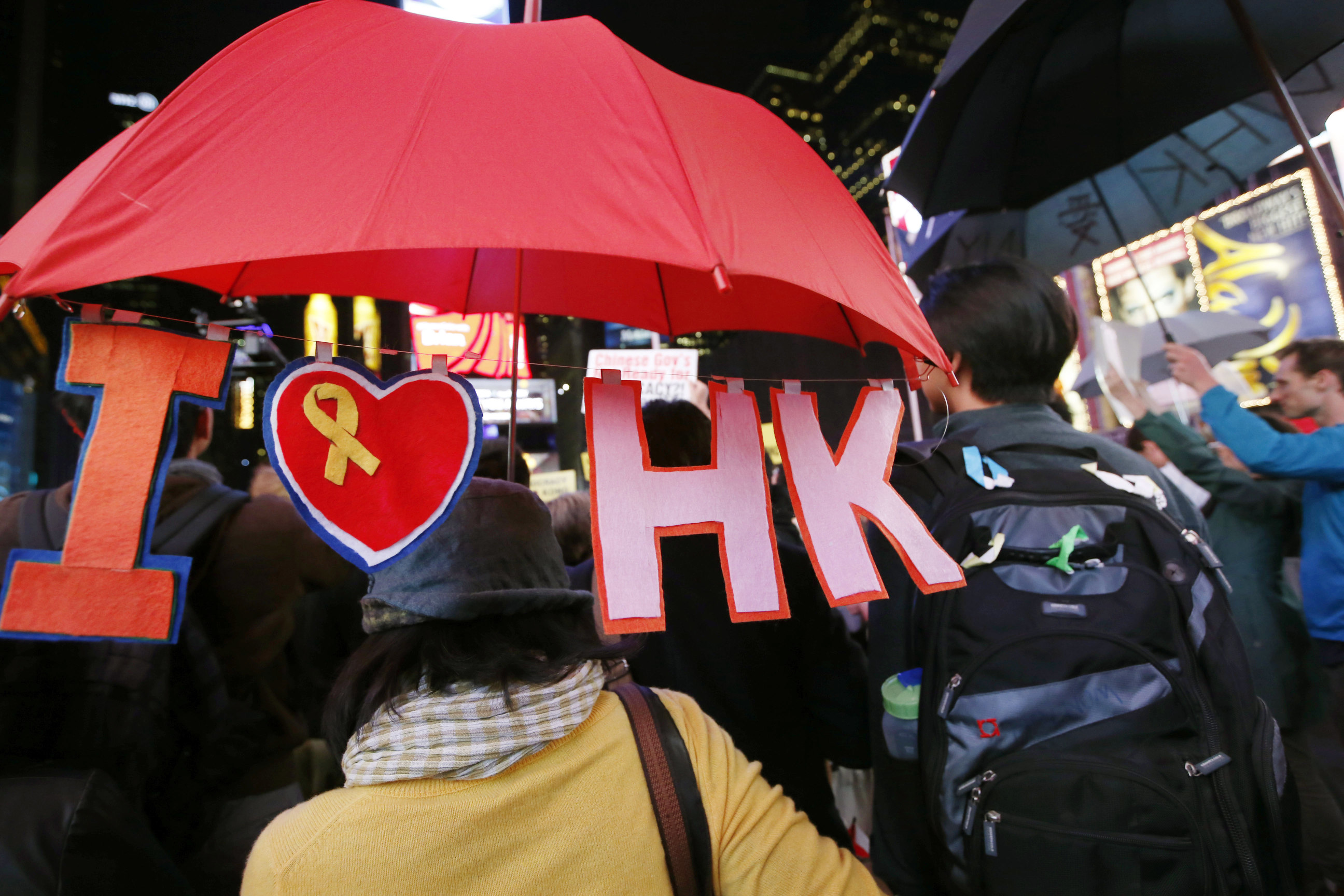 A few hundred people gather in New York's Times Square to show solidarity with Hong Kong protesters. Photo: AP