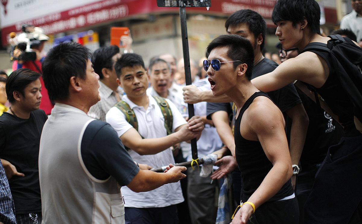 A pro-democracy protester argues with an anti-Occupy Central activist in Mong Kok on Saturday. Photo: Reuters