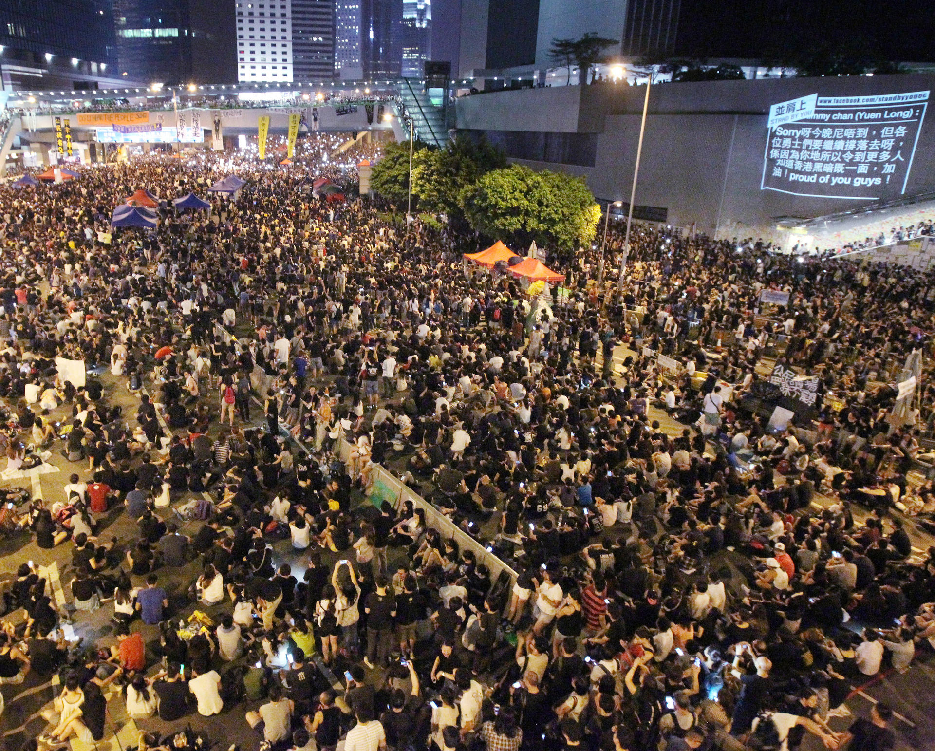 Protesters gather in Admiralty last night, amid warnings they had just hours to avoid tragedy. Photo: Dickson Lee