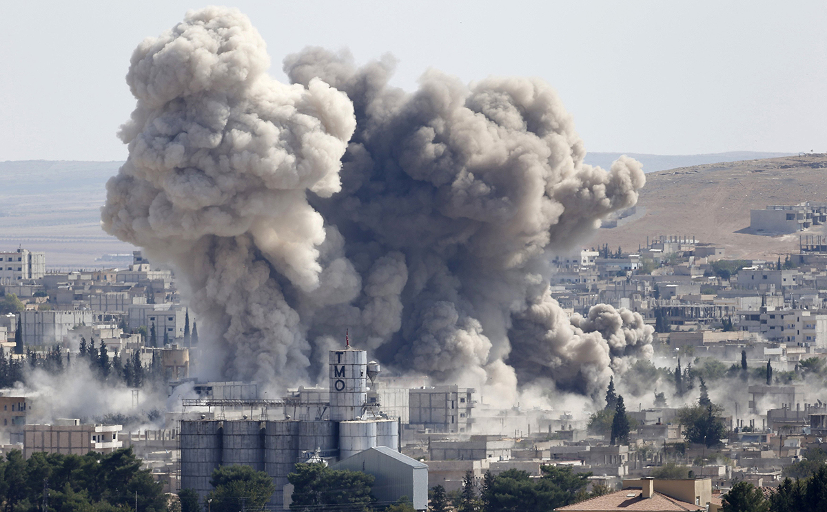 Smoke rises after a US-led air strike in the town of Kobani on the Turkey-Syria border. Photo: Reuters