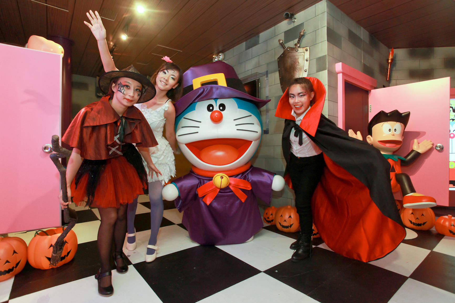 Halloween characters at the Doraemon attraction.