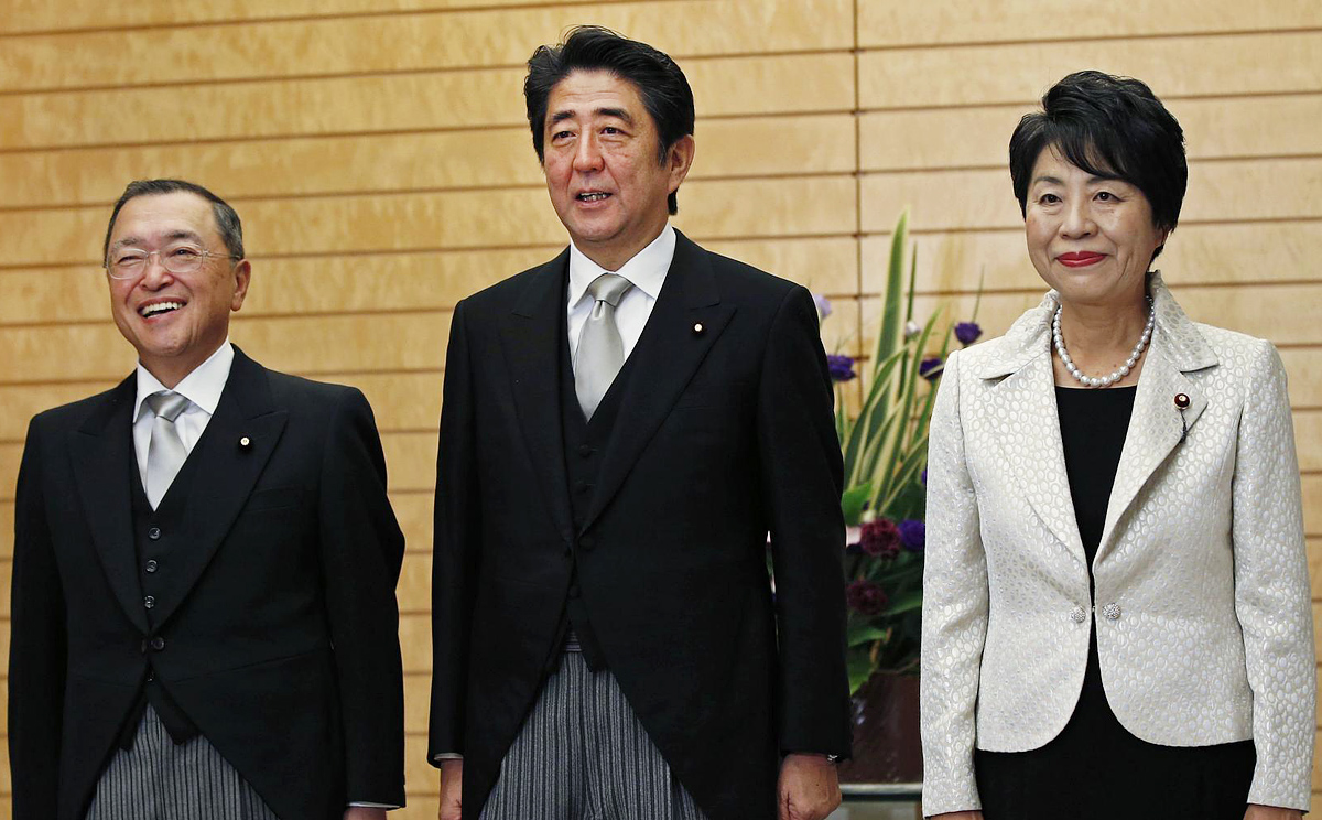 Shinzo Abe (centre) poses with Yoichi Miyazawa (left) and Yoko Kamikawa. Photo: Reuters