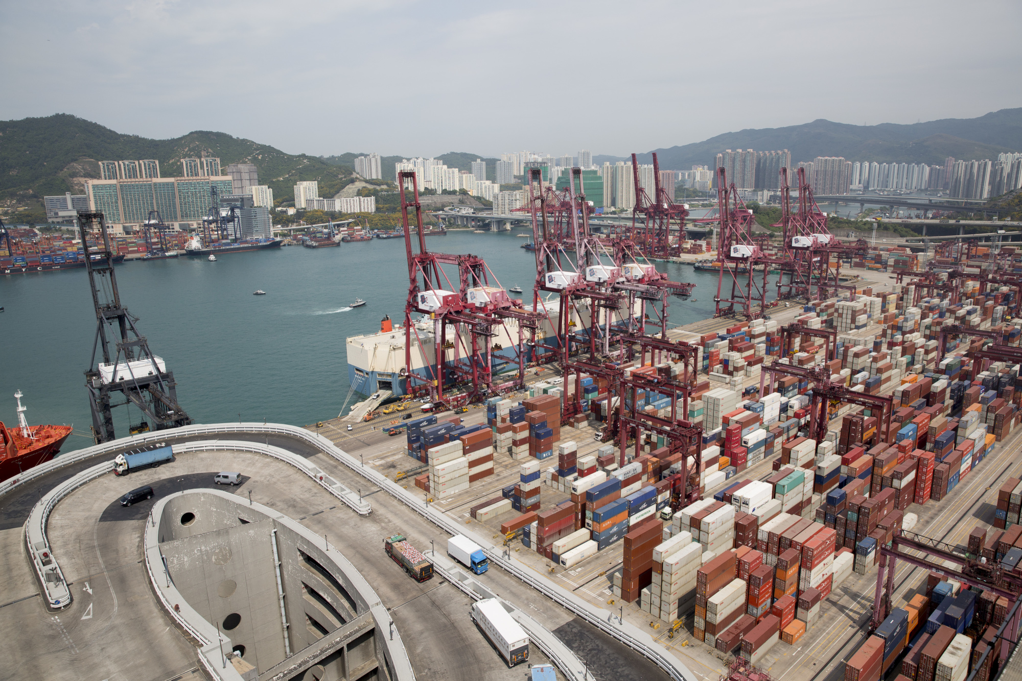 The outlook of Hong Kong’s exports is expected to remain overshadowed by the sluggish recovery in some major advanced economies. Photo: Bloomberg