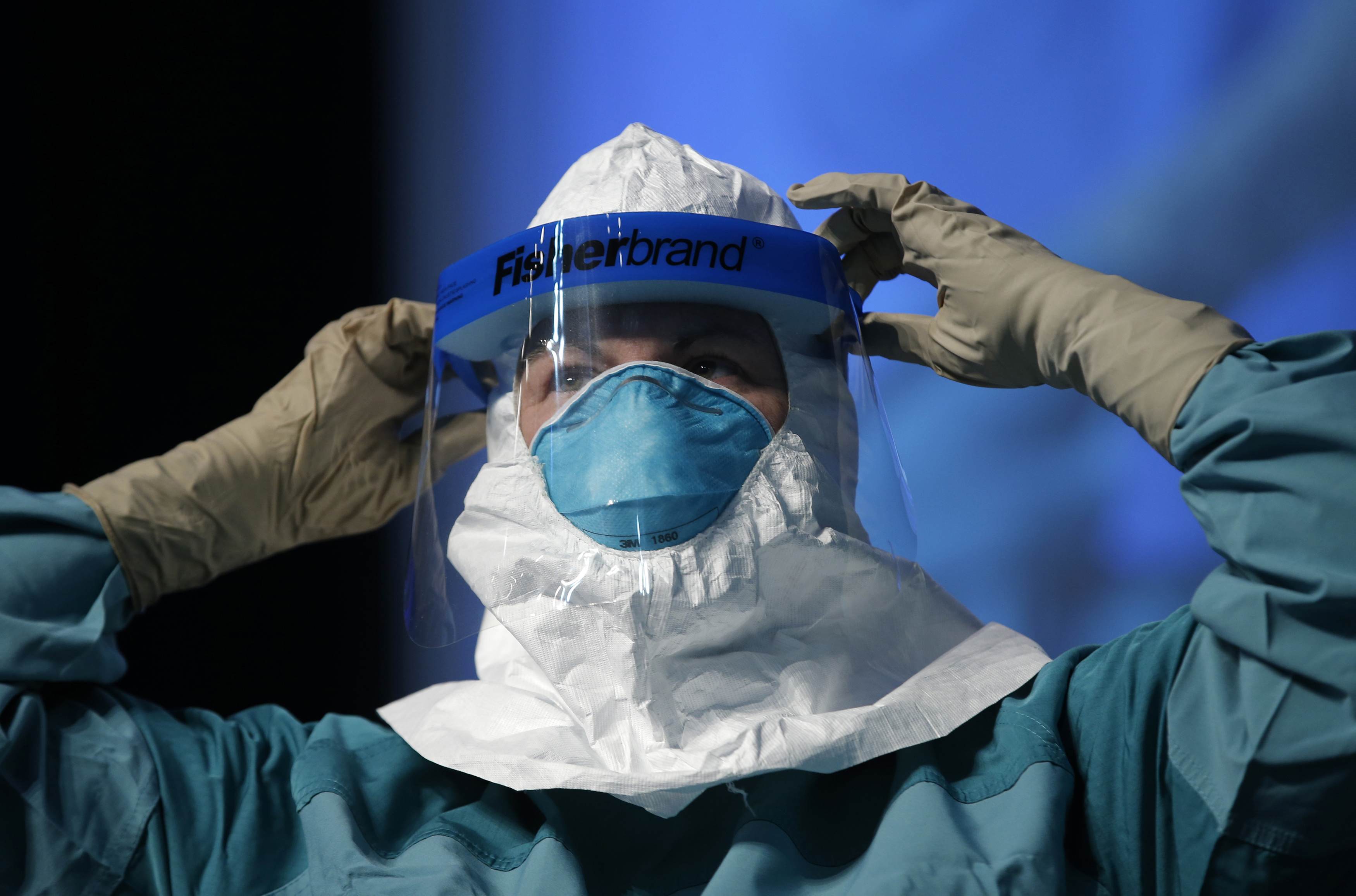 A nurse in a New York hospital demonstrates putting on protective equipment during an Ebola education session. Photo: Reuters