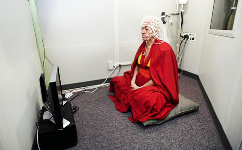 Matthieu Ricard prepares for an electroencephalography, or EEG, test in 2008. Photo: AFP