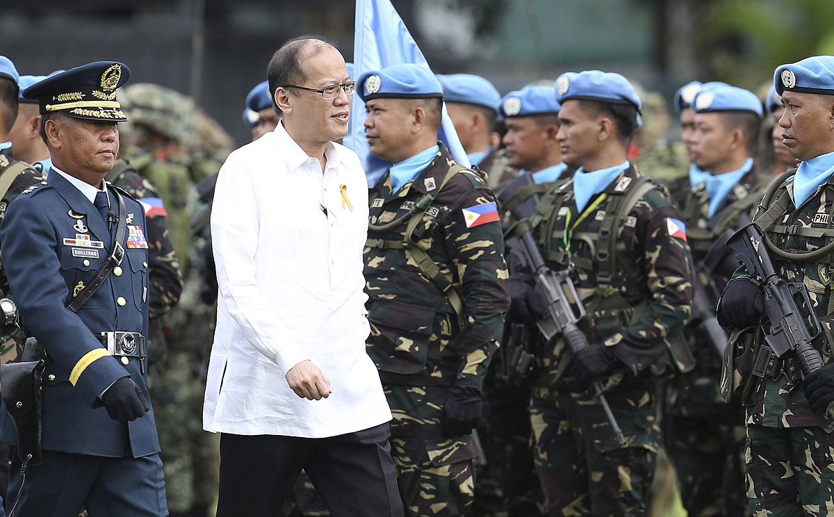 President Benigno Aquino inspects troops in Quezon city last week. Photo: Reuters