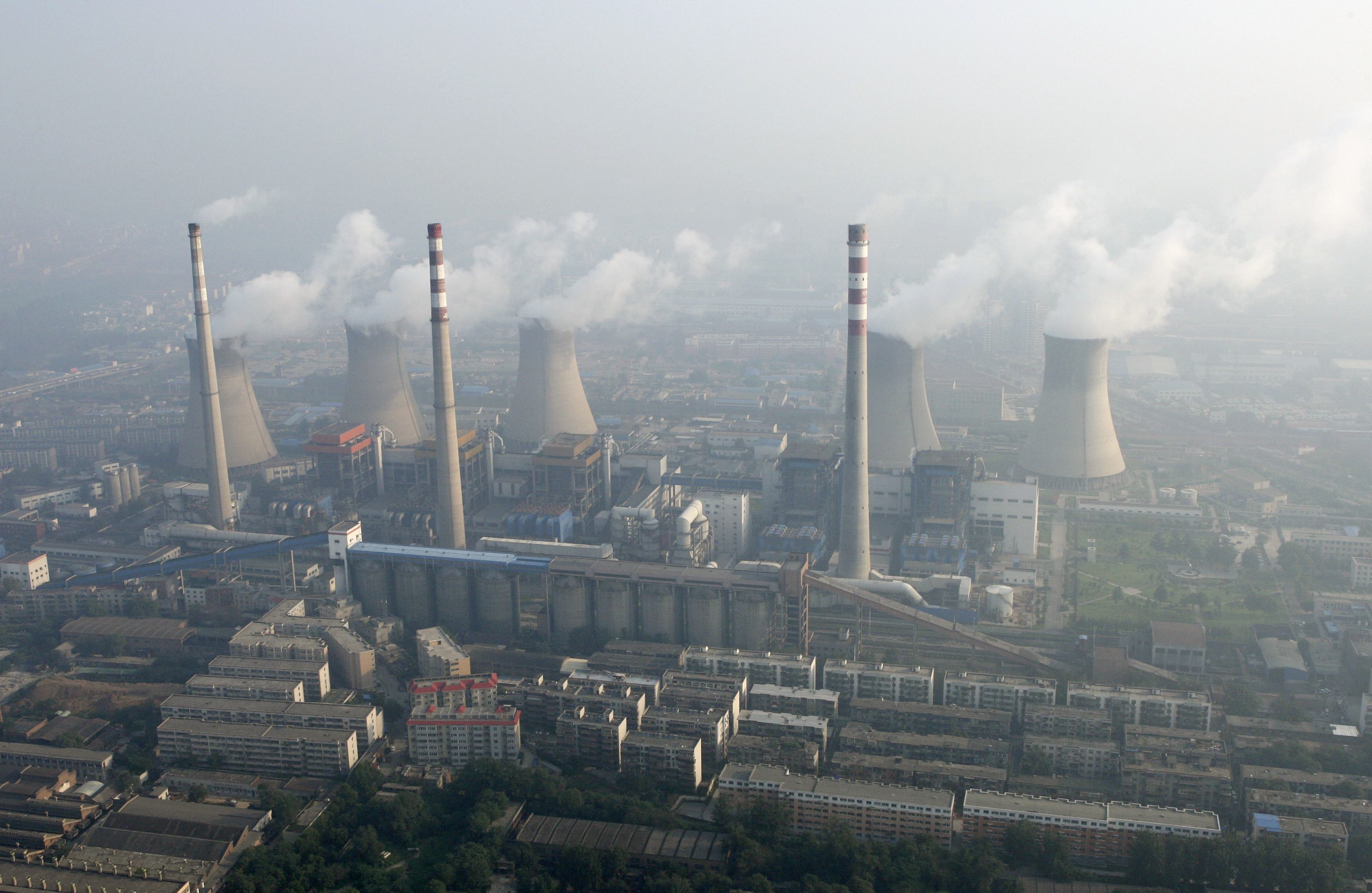 Coal-burning power stations in Zhengzhou, Henan province, which lies in the Central China area that was blanketed with dangerous levels of pollution for much of last year. Photo: Reuters