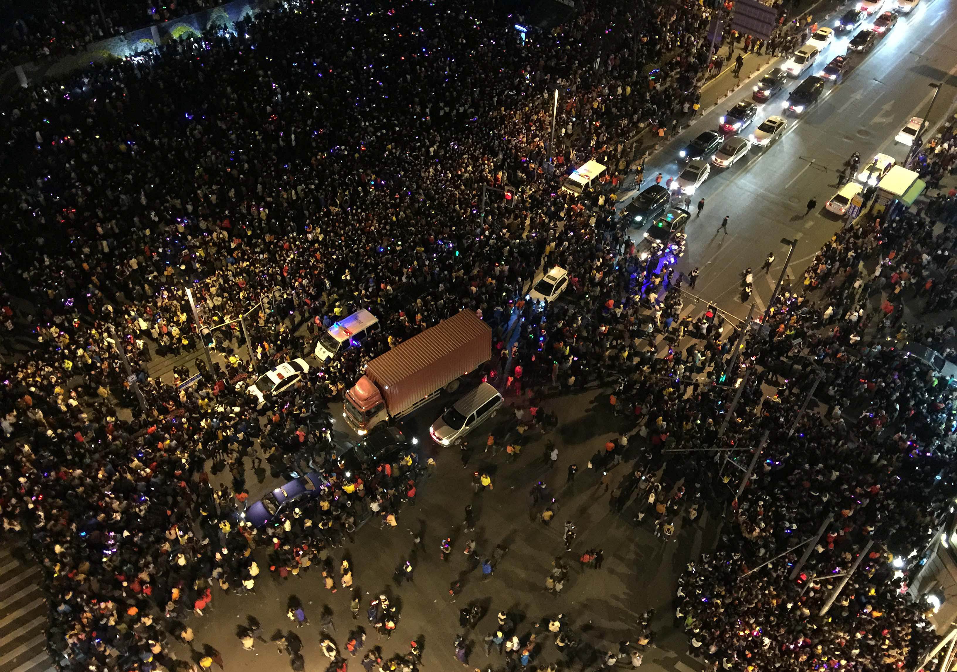 This overhead view shows emergency vehicles amongst the crowd after a stampede by new year's revellers in Shanghai during the dawn of 2015. Photo: AFP 