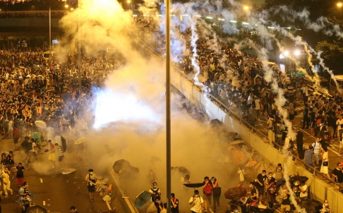 Police in riot gear fire tear gas at Occupy Central protesters in Connaught Road Central, Admiralty. Photo: K.Y. Cheng