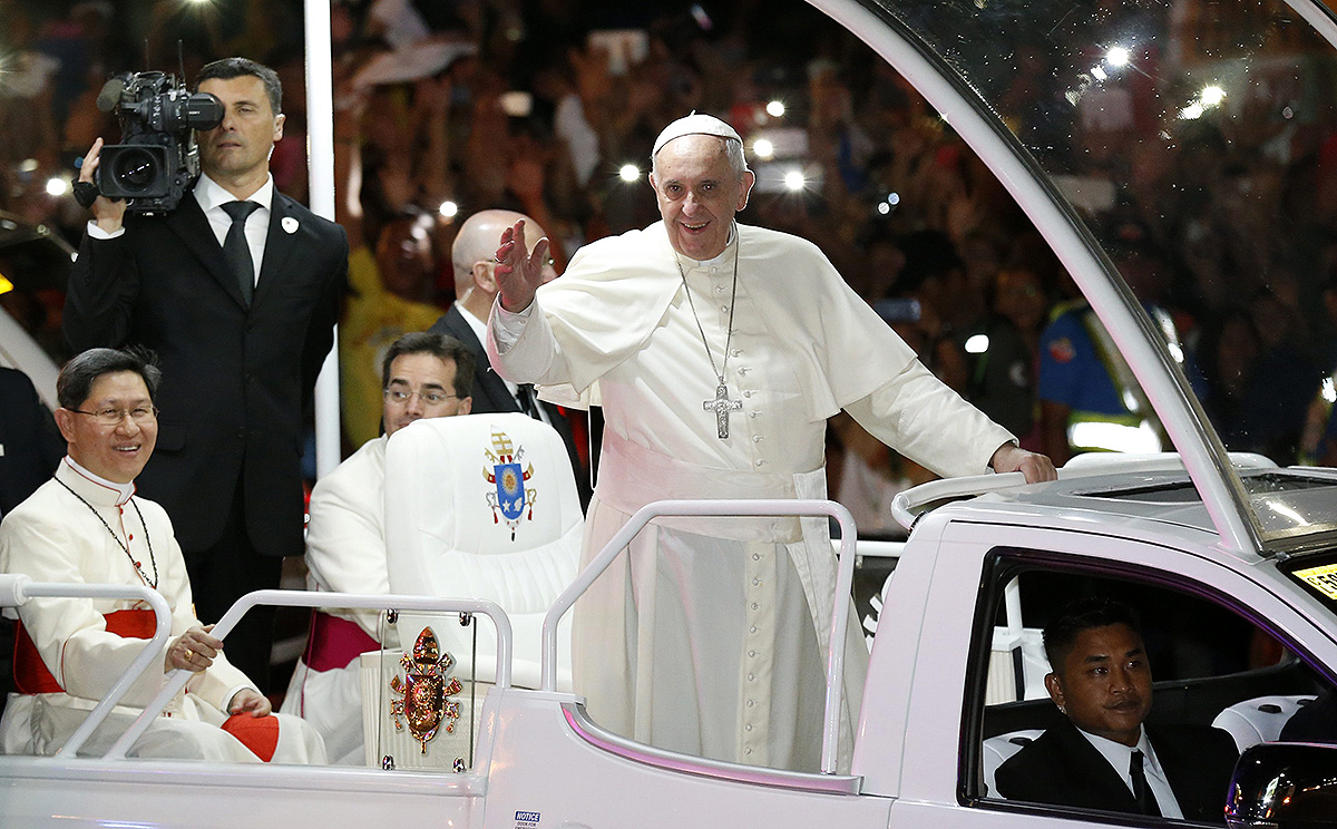 Pope Francis waves to wellwishers in Manila. Photo: AP
