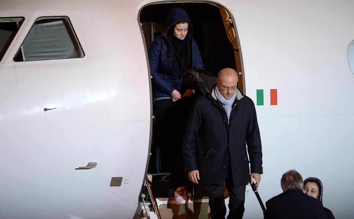 Italian aid workers Greta Ramelli (top) and Vanessa Marzullo (bottom) are welcomed by Italy's Minister of Foreign Affairs, Paolo Gentiloni (bottom left). Photo: AFP 