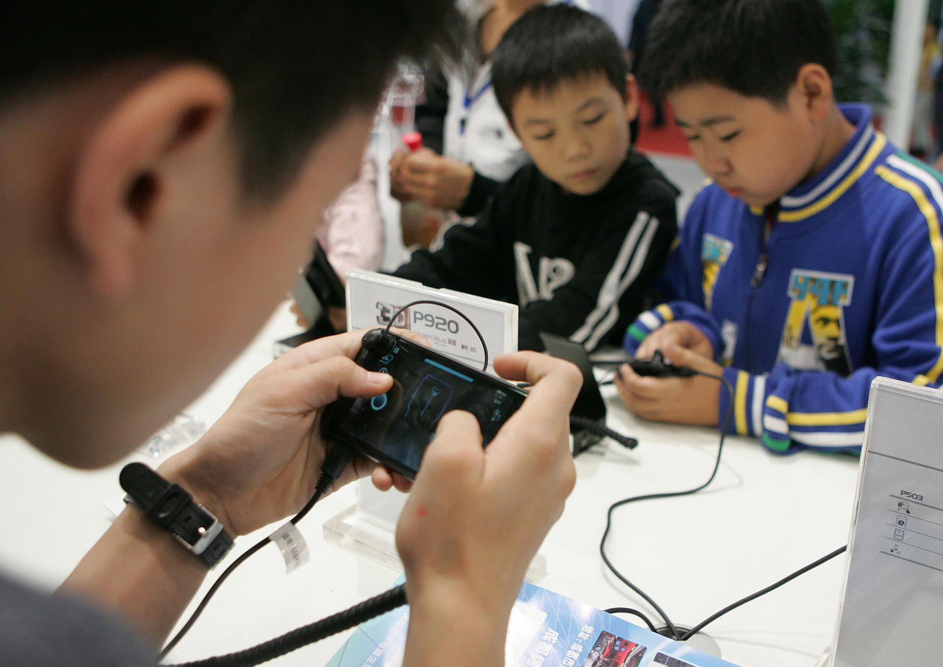 The number of users of mobile games on the mainland increased 15 per cent to 358 million in 2014, says the government. Photo: Imaginechina