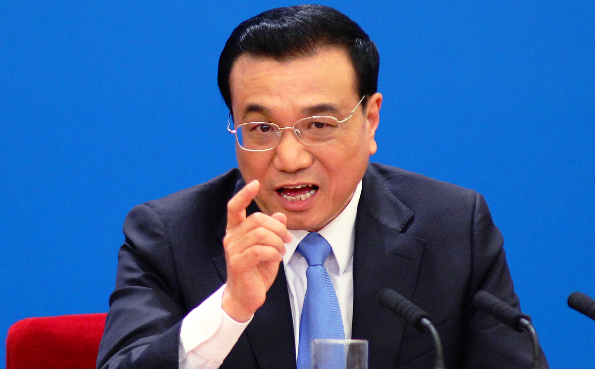 Premier Li Keqiang addresses the media in the Great Hall of the People yesterday, admitting that he sees difficulties ahead for China to meet its economic growth target. Photo: Reuters