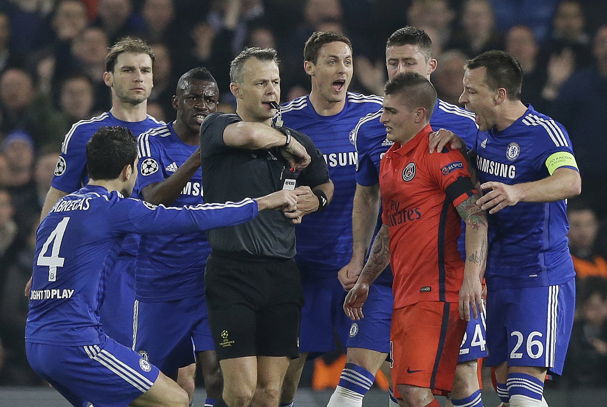 Referee Bjorn Kuipers is surrounded by Chelsea players before a red card is issued to PSG's Zlatan Ibrahimovic. Photo: AP