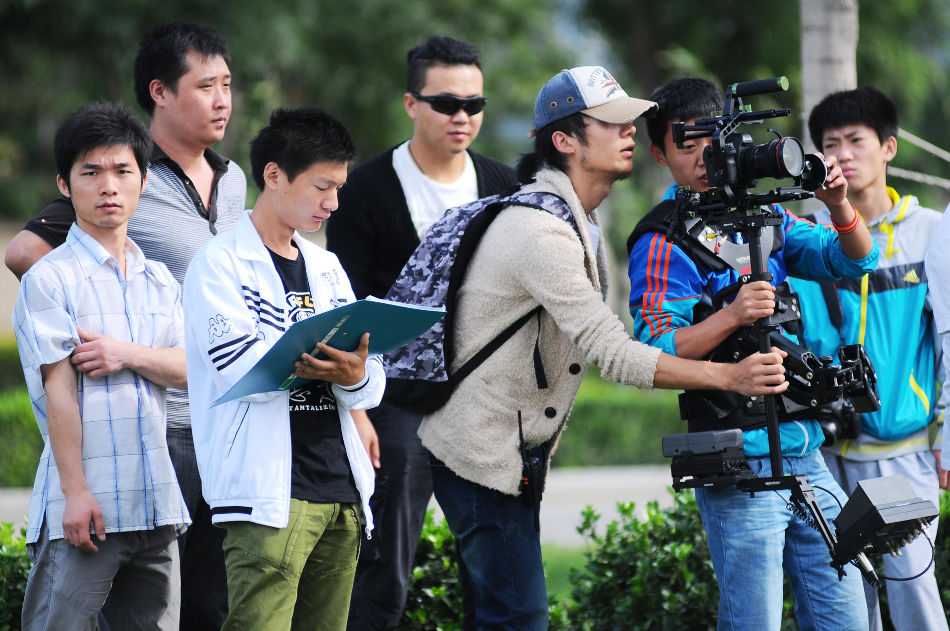 Online film director Mai Tian (third from right) directing his microfilm Glorious Days in 2012.