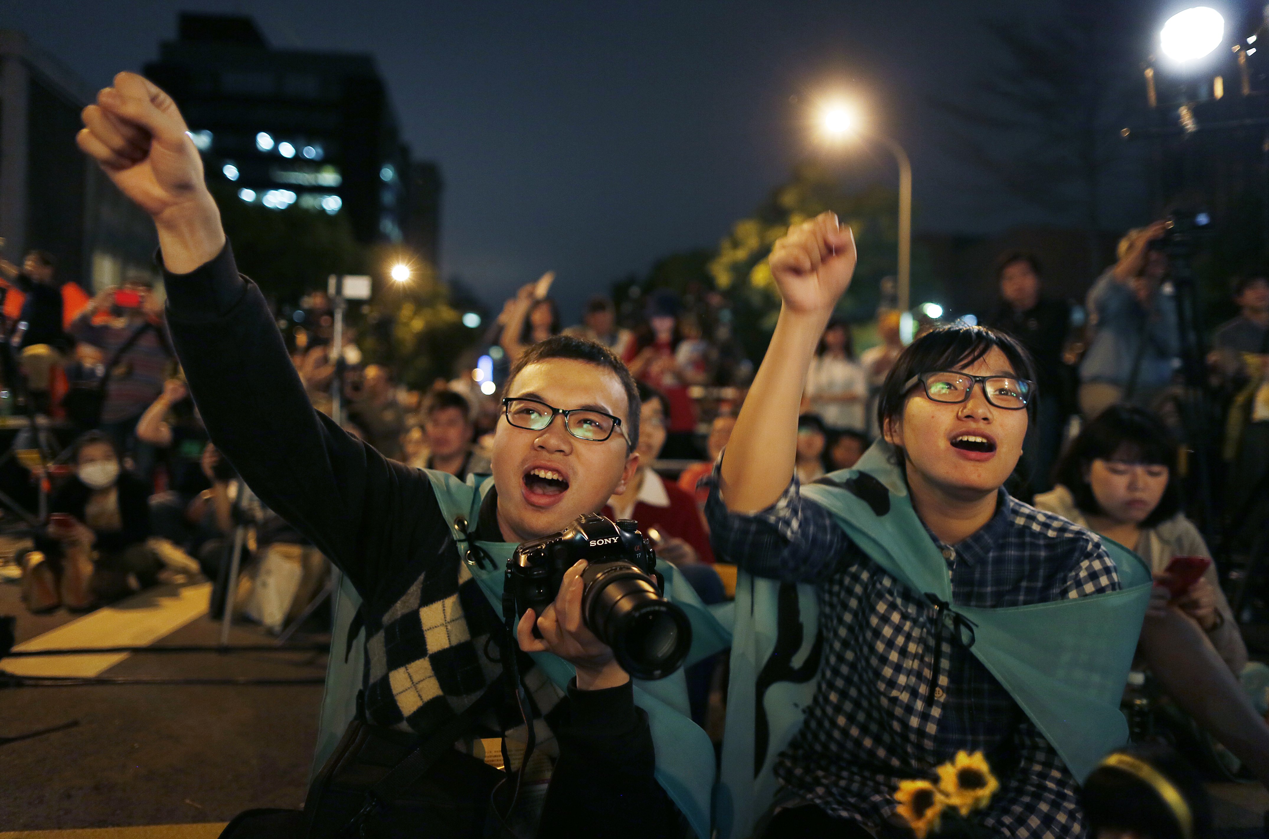 Taiwanese students gather in Taipei to mark the first anniversary of the Sunflower movement that has influenced the Occupy protests here. Photo: AP