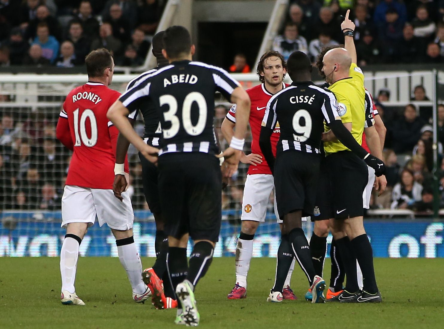 The referee reacts after a clash of Manchester United defender Jonny Evans with Newcastle striker Papiss Cisse. Photo: AFP