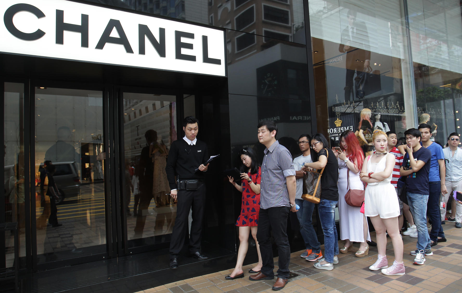 Queues appeared at luxury brand stores on Canton Road in Tsim Sha Tsui yesterday as tourists flocked to Hong Kong. Photo: Dickson Lee