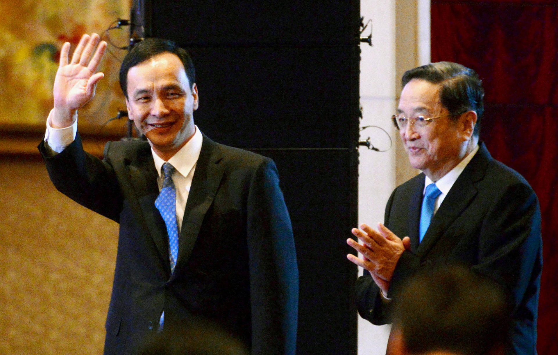Kuomintang chief Eric Chu (left) and CPPCC chairman Yu Zhengsheng attend the opening ceremony of a cross-strait party forum in Shanghai. Photo: Kyodo