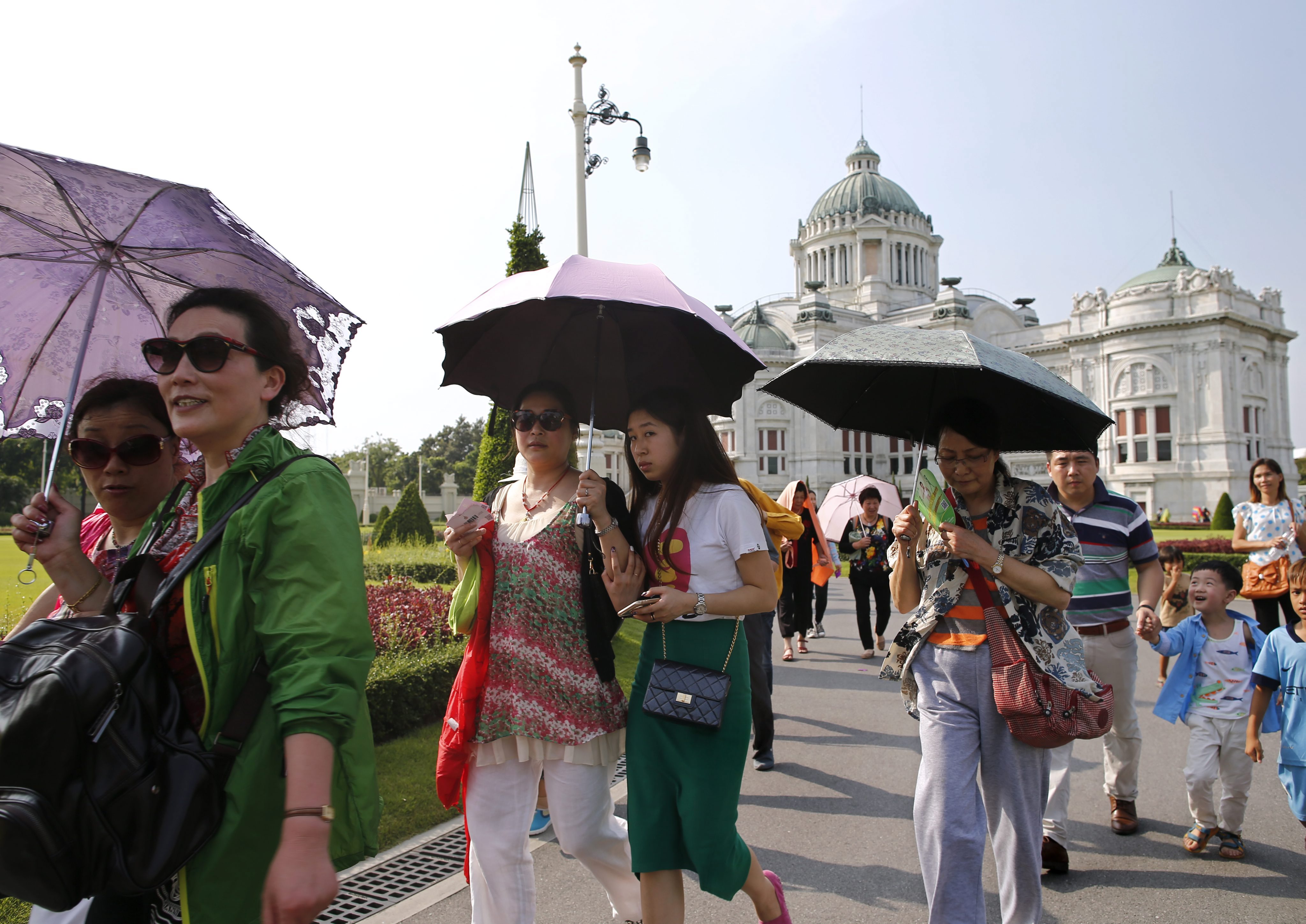 A Chinese tourist group visits the Ananta Samakhom Throne Hall in Bangkok, Thailand. The country is the top travel destination for Chinese tourists. Photo: EPA