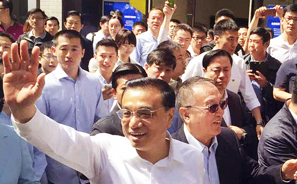 The new e-commerce guidelines came as Premier Li Keqiang visited Beijing's Inno Way - a start-up street with more than 12,000 technology companies - to toast entrepreneurs for creating employment. Photo: SCMP Pictures