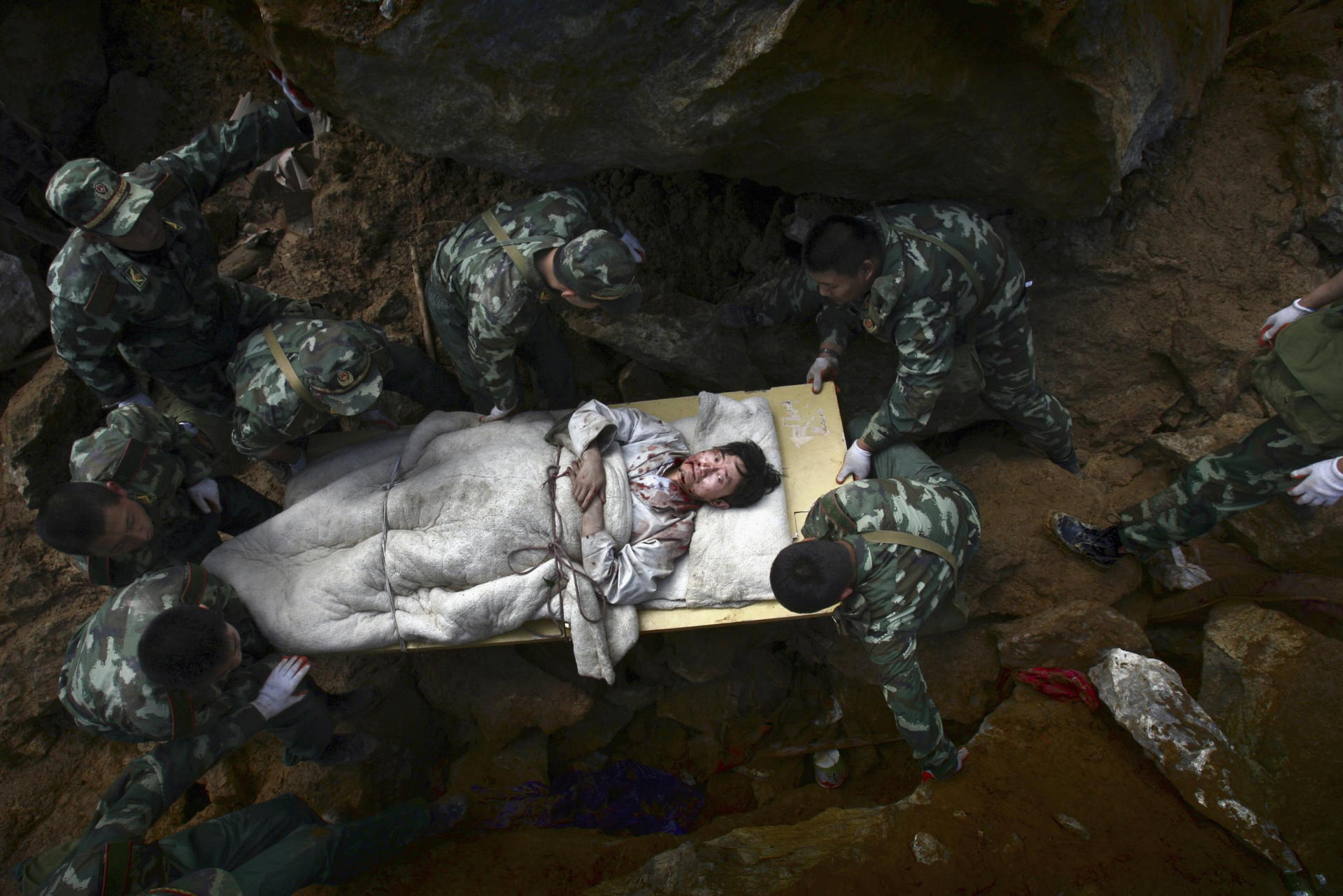 Chen's award-winning photograph "Rescue troops carry earthquake survivor, Beichuan county, China, 14 May".