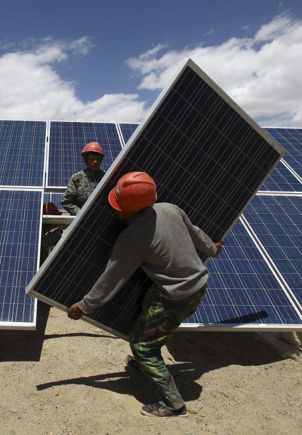 Overall sentiment was hurt by a 47 per cent plunge in Hanergy, the mainland solar equipment firm. Photo: Reuters