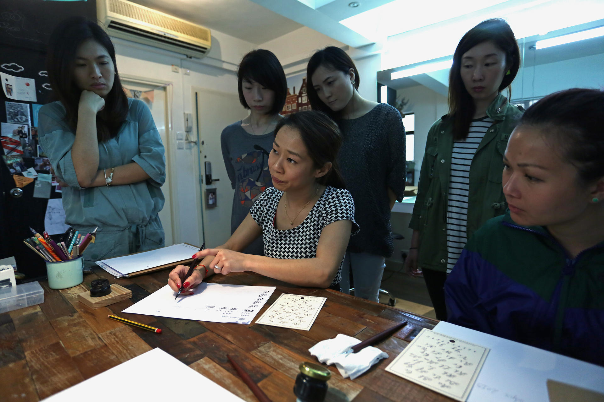 Kalo Chu teaches Western dip-ink calligraphy. Photo: Jonathan Wong