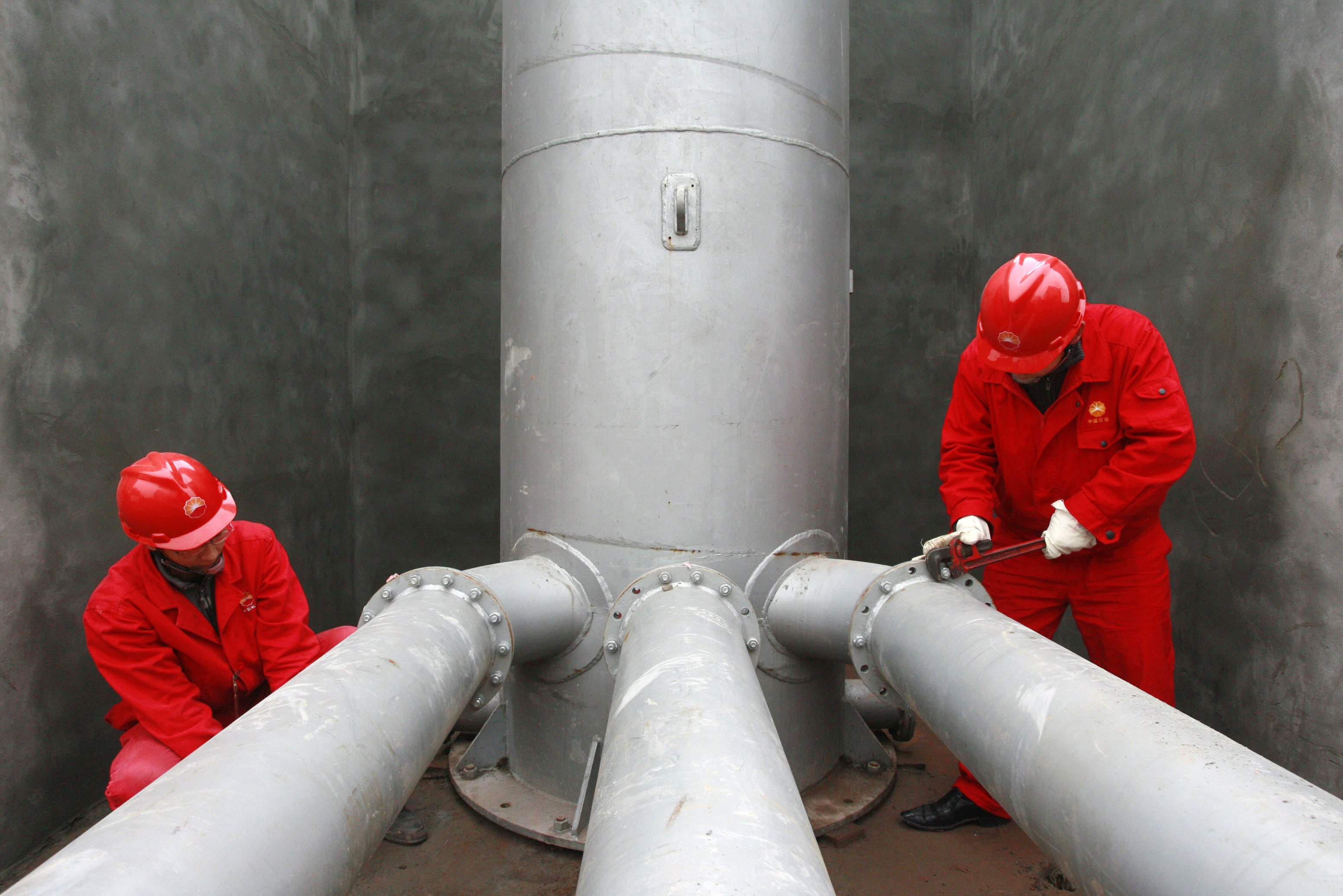 Labourers work at a PetroChina refinery in Suining in Sichuan. Photo: Reuters