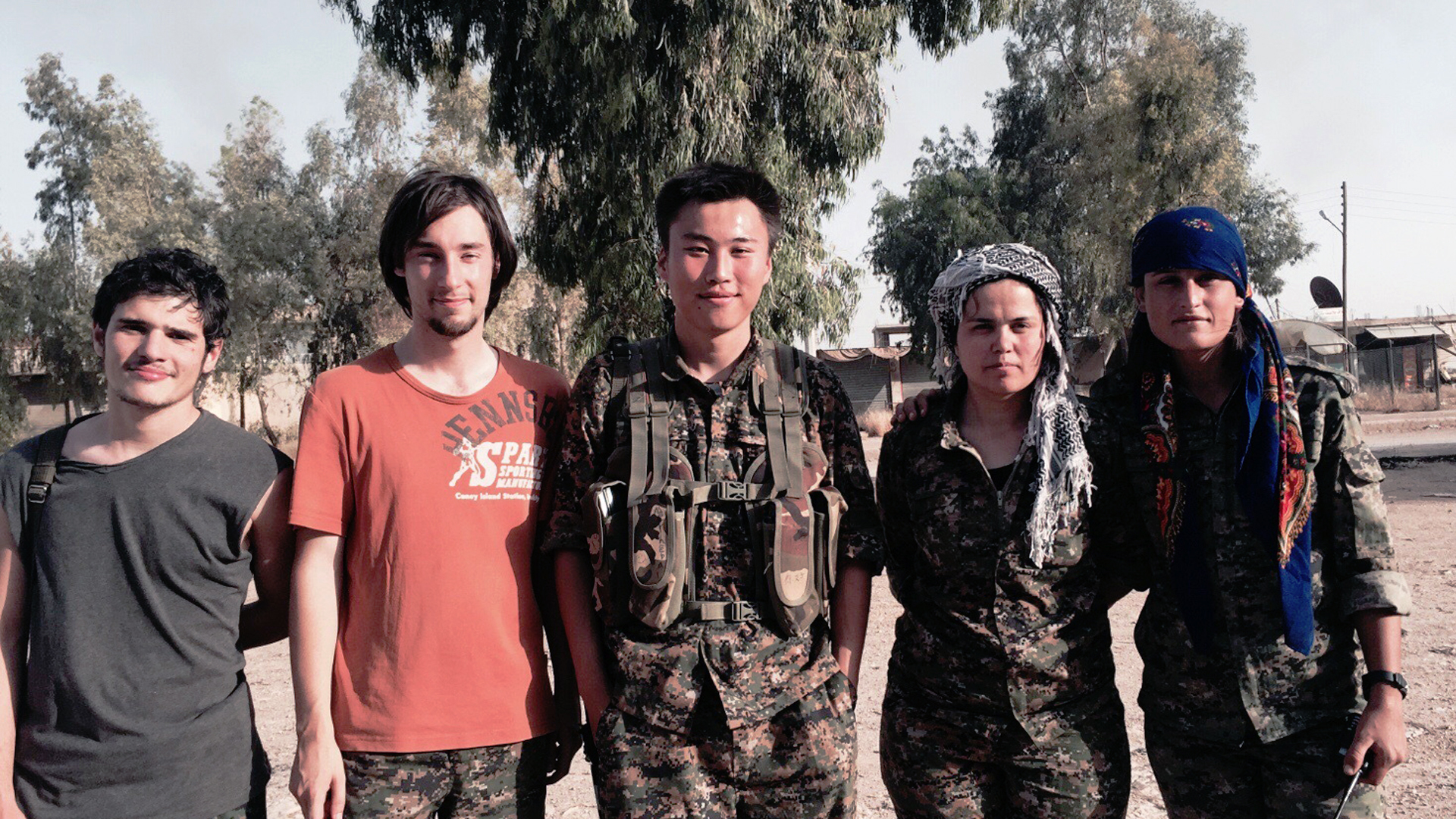 British Chinese volunteer Huang Lei, centre, pictured with fellow volunteers and Kurdish women fighters. Photo: Weibo