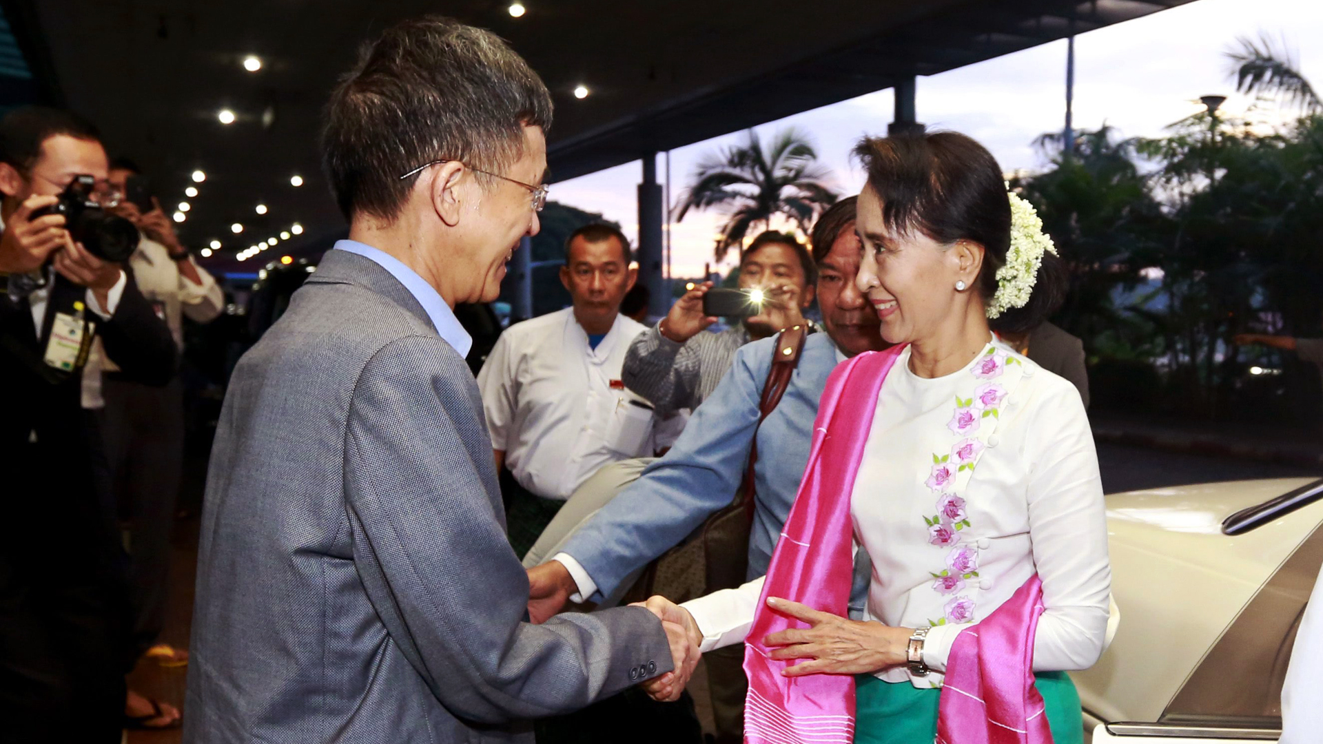 Aung San Suu Kyi is seen off at Yangon Aiport by China's ambassador to Myanmar. Photo: SCMP Pictures