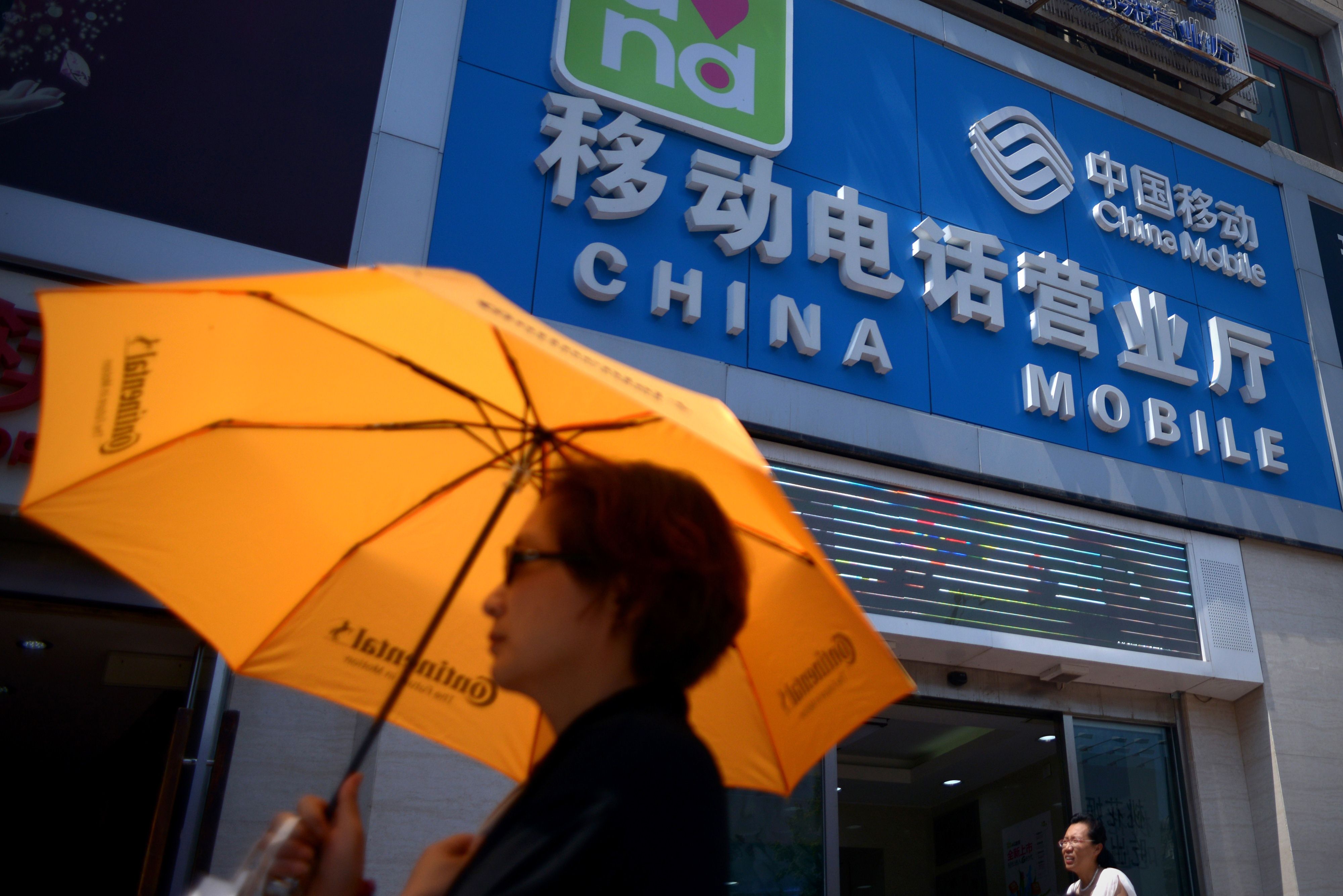 China Mobile, China Unicom and China Telecom have yet to increase their internet speeds and lower fees as premier Li Keqiang has urged. Photo: AFP