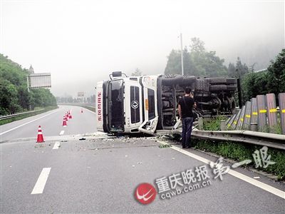 The Chinese driver of the refrigerated truck said he was still feeling shocked 10 hours after the accident. Photo: Chongqing Evening News